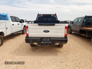 2018 Ford F-350 XL z VIN 1FT8W3BT3JEC94976, wystawiony jako Copart lot #57109615 z przebiegiem 149 143 mil mil oraz Czysty tytuł • Clean title. Historia ofert i sprzedaży dostępna na DreamBid. Obrazek 6.