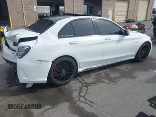 2017 Mercedes-Benz C 63 S AMG z VIN 55SWF8HB4HU190328, wystawiony jako IAAI lot #41681196 z przebiegiem 42 211 mil mil oraz . Historia ofert i sprzedaży dostępna na DreamBid. Obrazek 4.