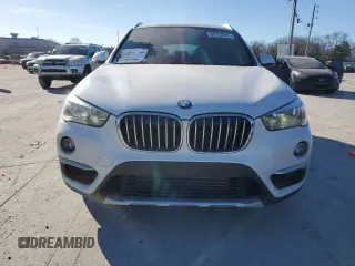 2018 BMW X1 xDrive28i z VIN WBXHT3C3XJ5K32176, wystawiony jako Copart lot #88102885 z przebiegiem 130 394 mil mil oraz Szkoda całkowita • Salvage title. Historia ofert i sprzedaży dostępna na DreamBid. Obrazek 5.