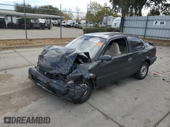 1996 Toyota Tercel DX z VIN JT2AC52LXT0157984, wystawiony jako Copart lot #76524974 z przebiegiem Nie podano mil oraz Szkoda całkowita • Salvage title. Historia ofert i sprzedaży dostępna na DreamBid. Obrazek 1.