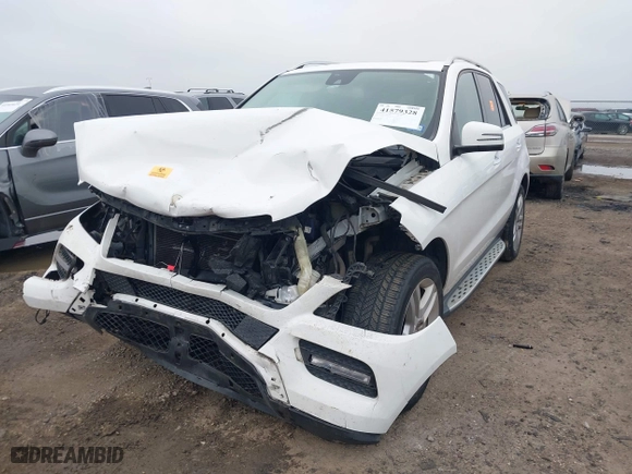 2014 Mercedes-Benz M-Class ML 350 with VIN 4JGDA5JBXEA330656, listed as a IAAI auction lot 41579328 with 153,221 mi miles. Bid and sale history available at carsss.com. Image 18.