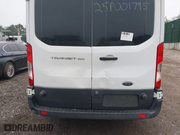 2016 Ford Transit Cargo z VIN 1FTBW2CM3GKA02227, wystawiony jako IAAI lot #42299621 z przebiegiem 145 070 mil mil oraz . Historia ofert i sprzedaży dostępna na DreamBid. Obrazek 6.