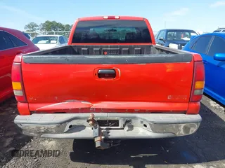 2000 GMC New Sierra 1500 SL with VIN 2GTEC19V2Y1392769, listed as a IAAI auction lot 41748036 with 315,906 mi miles. Bid and sale history available at carsss.com. Image 6.
