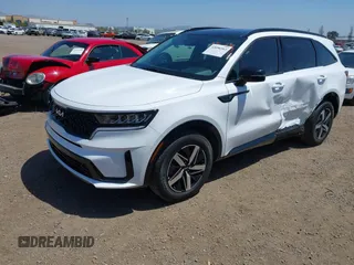 2023 Kia Sorento S z VIN 5XYRL4LCXPG229608, wystawiony jako IAAI lot #42096561 z przebiegiem 20 170 mil mil oraz . Historia ofert i sprzedaży dostępna na DreamBid. Obrazek 2.