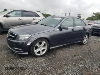 2011 Mercedes-Benz C 300 Sport z VIN WDDGF8BB3BR176510, wystawiony jako Copart lot #57772405 z przebiegiem 118 069 mil mil oraz Szkody całkowita. Historia ofert i sprzedaży dostępna na DreamBid. Obrazek 1.