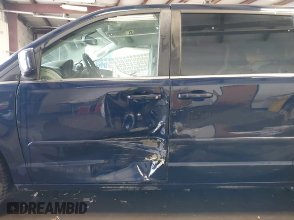 2014 Volkswagen Routan SE with VIN 2C4RVABG2ER134482, listed as a IAAI auction lot 41533277 with 118,193 mi miles and . Bid and sale history available at DreamBid. Image 15.