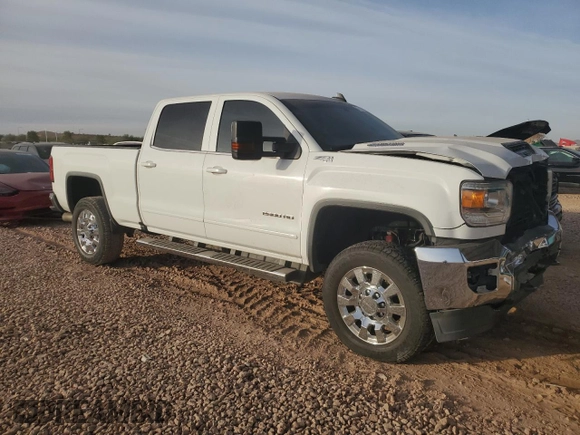 2018 GMC Sierra 2500HD Denali with VIN 1GT12SEY2JF255322, listed as a Copart auction lot 84299244 with 120,489 mi miles and Salvage Title. Bid and sale history available at carsss.com. Image 4.
