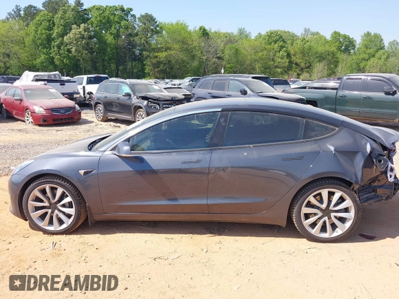 2018 Tesla Model 3 Long Range Battery z VIN 5YJ3E1EBXJF121183, wystawiony jako IAAI lot #42070712 z przebiegiem 71 823 mil mil oraz . Historia ofert i sprzedaży dostępna na DreamBid. Obrazek 14.