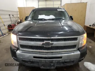 2011 Chevrolet Silverado 1500 with VIN 1GCRKSE28BZ306093, listed as a Copart auction lot 44718745 with 208,915 mi miles and Clean Title. Bid and sale history available at DreamBid. Image 5.