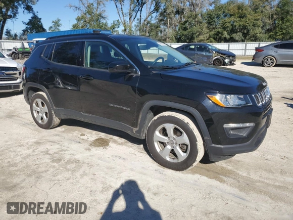 2018 Jeep Compass Latitude with VIN 3C4NJDBB4JT436606, listed as a Copart auction lot 45516035 with 33,325 mi miles and Salvage Title. Bid and sale history available at DreamBid. Image 4.