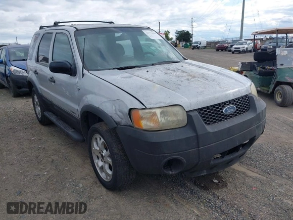 2002 Ford Escape XLT Choice with VIN 1FMYU04152KA39941, listed as a IAAI auction lot 41753639 with 209,016 mi miles. Bid and sale history available at carsss.com. Image 1.