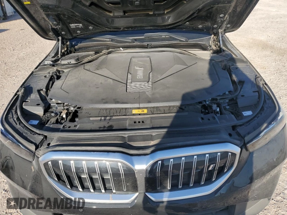 2024 BMW i5 eDrive40 with VIN WBY33FK05RCR36243, listed as a Copart auction lot 68999104 with 5,726 mi miles and Salvage Title. Bid and sale history available at carsss.com. Image 13.