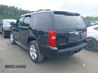 2010 Chevrolet Tahoe LT z VIN 1GNMCBE38AR113187, wystawiony jako IAAI lot #42120278 z przebiegiem 190 030 mil mil oraz . Historia ofert i sprzedaży dostępna na DreamBid. Obrazek 3.