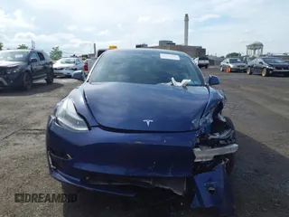 2022 Tesla Model 3 Long Range z VIN 5YJ3E1EB2NF193808, wystawiony jako IAAI lot #42281993 z przebiegiem 40 340 mil mil oraz . Historia ofert i sprzedaży dostępna na DreamBid. Obrazek 12.