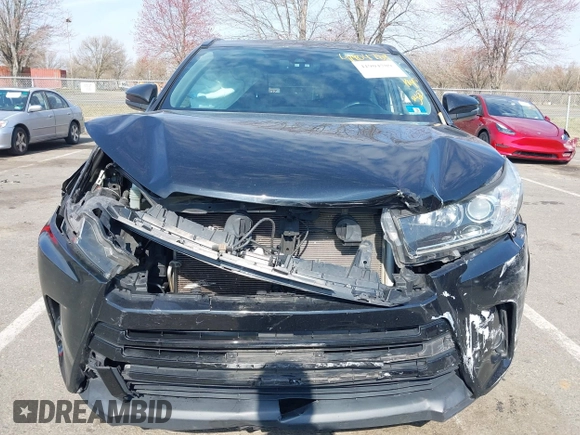 2018 Toyota Highlander SE z VIN 5TDJZRFH9JS551134, wystawiony jako IAAI lot #41904789 z przebiegiem 176 321 mil mil oraz . Historia ofert i sprzedaży dostępna na DreamBid. Obrazek 6.