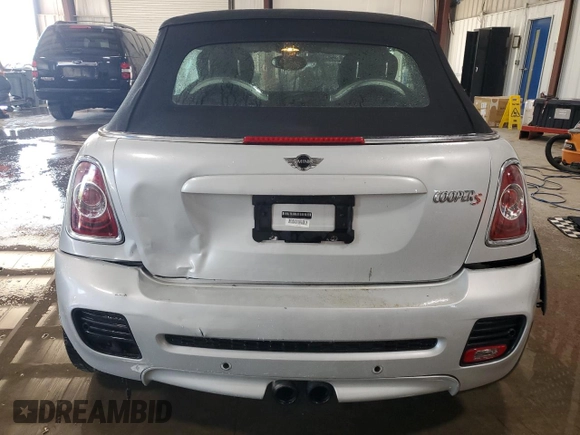 2013 MINI Convertible S z VIN WMWZP3C50DT550943, wystawiony jako Copart lot #62070255 z przebiegiem 63 122 mil mil oraz Szkoda całkowita • Salvage title. Historia ofert i sprzedaży dostępna na DreamBid. Obrazek 6.