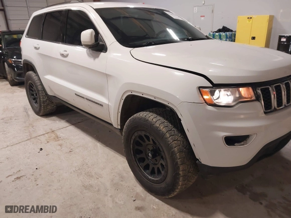 2018 Jeep Grand Cherokee Laredo E with VIN 1C4RJFAG0JC105804, listed as a IAAI auction lot 41587036 with 107,601 mi miles. Bid and sale history available at carsss.com. Image 6.