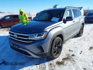 2022 Volkswagen Atlas 3.6L V6 SE w/Technology with VIN 1V2KR2CA2NC551937, listed as a IAAI auction lot 41288324 with 41,410 mi miles. Bid and sale history available at carsss.com. Image 17.