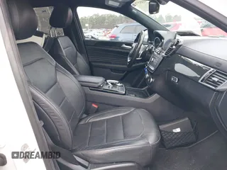 2017 Mercedes-Benz GLE 43 AMG z VIN 4JGED6EB2HA080314, wystawiony jako IAAI lot #41492570 z przebiegiem 97 905 mil mil oraz . Historia ofert i sprzedaży dostępna na DreamBid. Obrazek 5.