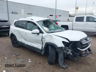 2022 Volkswagen Taos SE z VIN 3VVRX7B2XNM040425, wystawiony jako IAAI lot #41859254 z przebiegiem 64 839 mil mil oraz . Historia ofert i sprzedaży dostępna na DreamBid. Obrazek 1.