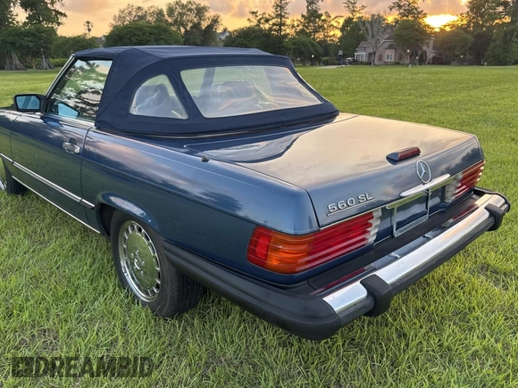 1988 Mercedes-Benz 560 Series 560SL with VIN WDBBA48DXJA085766, listed as a Copart auction lot 54797875 with 69,162 mi miles and Clean Title. Bid and sale history available at carsss.com. Image 3.