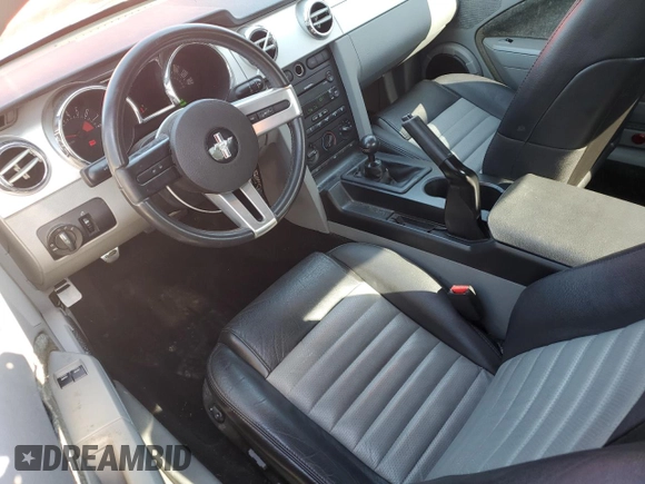 2007 Ford Mustang GT Deluxe z VIN 1ZVFT82HX75243716, wystawiony jako Copart lot #60724335 z przebiegiem 83 323 mil mil oraz Szkoda całkowita • Salvage title. Historia ofert i sprzedaży dostępna na DreamBid. Obrazek 8.