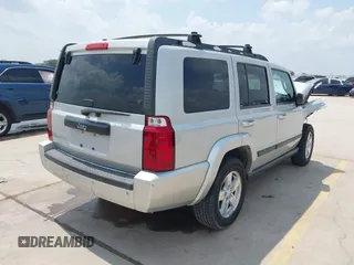 2008 Jeep Commander Sport z VIN 1J8HH48K88C101685, wystawiony jako IAAI lot #42156247 z przebiegiem 119 393 mil mil oraz . Historia ofert i sprzedaży dostępna na DreamBid. Obrazek 4.