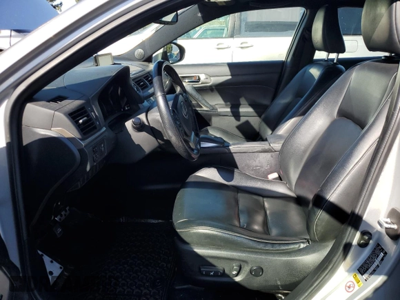 2015 Lexus CT 200h z VIN JTHKD5BH5F2241285, wystawiony jako Copart lot #49502395 z przebiegiem Nie podano mil oraz Szkoda całkowita • Salvage title. Historia ofert i sprzedaży dostępna na DreamBid. Obrazek 7.