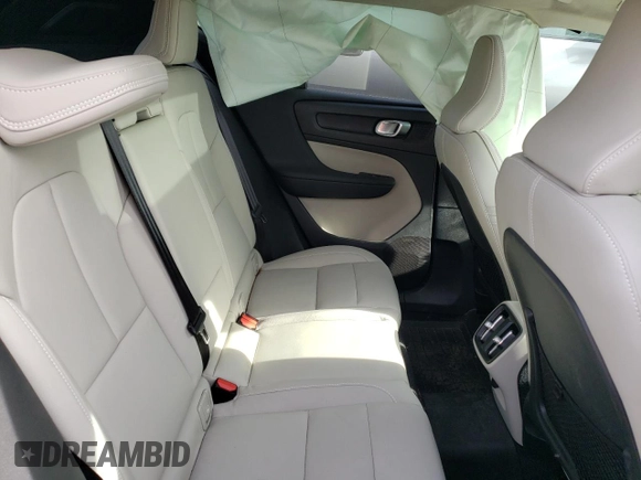 2019 Volvo XC40 Momentum with VIN YV4162UK2K2151808, listed as a Copart auction lot 51024643 with 28,113 mi miles and . Bid and sale history available at carsss.com. Image 11.