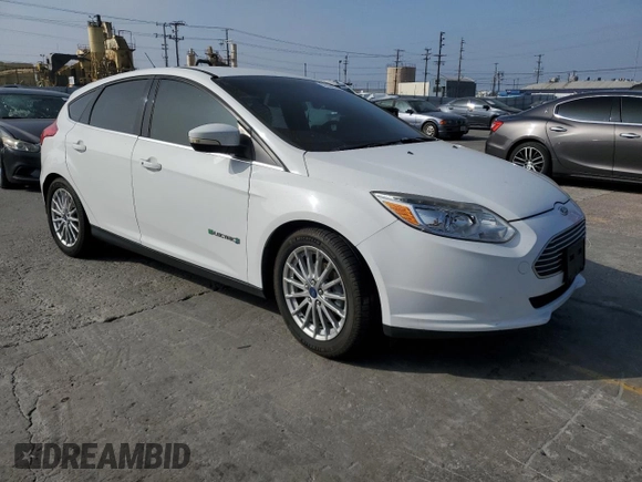 2015 Ford Focus Electric z VIN 1FADP3R43FL204874, wystawiony jako Copart lot #57968814 z przebiegiem 104 590 mil mil oraz Tytuł czysty. Historia ofert i sprzedaży dostępna na DreamBid. Obrazek 4.