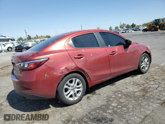 2016 Scion iA z VIN 3MYDLBZV3GY122064, wystawiony jako Copart lot #57616435 z przebiegiem 100 556 mil mil oraz Szkoda całkowita • Salvage title. Historia ofert i sprzedaży dostępna na DreamBid. Obrazek 3.