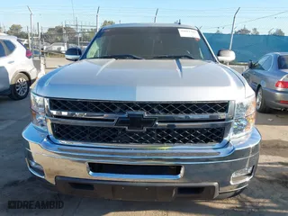 2010 Chevrolet Silverado 1500 LT with VIN 3GCRCSE02AG195809, listed as a IAAI auction lot 42011389 with 94,755 mi miles. Bid and sale history available at carsss.com. Image 13.