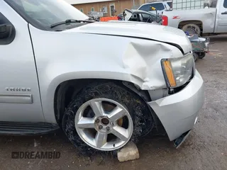 2010 Chevrolet Tahoe LT z VIN 1GNUCBE01AR110623, wystawiony jako IAAI lot #41939453 z przebiegiem 187 308 mil mil oraz . Historia ofert i sprzedaży dostępna na DreamBid. Obrazek 6.