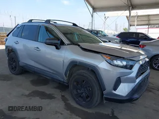 2019 Toyota RAV4 LE z VIN 2T3F1RFVXKC018357, wystawiony jako IAAI lot #42477680 z przebiegiem 28 296 mil mil oraz . Historia ofert i sprzedaży dostępna na DreamBid. Obrazek 1.