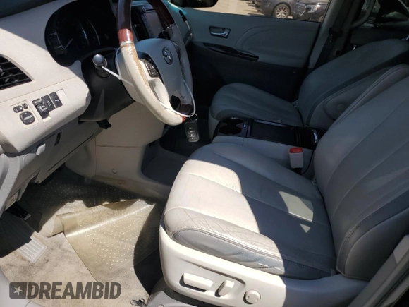 2011 Toyota Sienna XLE AAS z VIN 5TDYK3DC7BS111311, wystawiony jako Copart lot #57298675 z przebiegiem 131 597 mil mil oraz Szkoda całkowita • Salvage title. Historia ofert i sprzedaży dostępna na DreamBid. Obrazek 7.