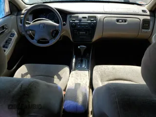 2001 Honda Accord LX z VIN 1HGCG56471A806768, wystawiony jako Copart lot #57066765 z przebiegiem 166 743 mil mil oraz Czysty tytuł • Clean title. Historia ofert i sprzedaży dostępna na DreamBid. Obrazek 8.