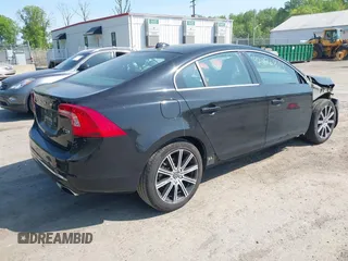 2018 Volvo S60 Inscription z VIN LYV402HK9JB167612, wystawiony jako IAAI lot #42076803 z przebiegiem 67 153 mil mil oraz . Historia ofert i sprzedaży dostępna na DreamBid. Obrazek 4.