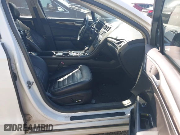 2013 Ford Fusion SE with VIN 3FA6P0HR5DR280583, listed as a IAAI auction lot 41896243 with 226,610 mi miles. Bid and sale history available at carsss.com. Image 5.