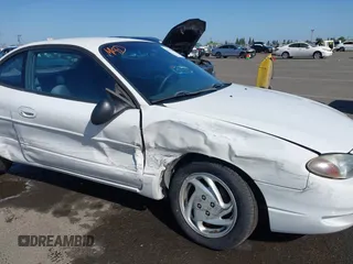 2000 Ford Escort ZX2 z VIN 3FAKP1134YR161407, wystawiony jako IAAI lot #42199401 z przebiegiem 150 611 mil mil oraz . Historia ofert i sprzedaży dostępna na DreamBid. Obrazek 6.