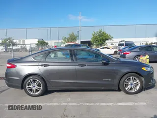 2016 Ford Fusion SE Hybrid z VIN 3FA6P0LU6GR145421, wystawiony jako IAAI lot #42650918 z przebiegiem 105 990 mil mil oraz . Historia ofert i sprzedaży dostępna na DreamBid. Obrazek 14.