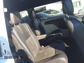 2019 Dodge Grand Caravan SXT with VIN 2C4RDGCG8KR761462, listed as a IAAI auction lot 41322097 with 132,110 mi miles. Bid and sale history available at carsss.com. Image 8.
