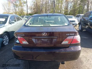 2002 Lexus ES 300 with VIN JTHBF30G525015040, listed as a IAAI auction lot 41969408 with 175,587 mi miles. Bid and sale history available at carsss.com. Image 16.