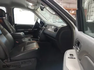 2009 Chevrolet Avalanche LT w/2LT with VIN 3GNFK22089G158390, listed as a IAAI auction lot 41868477 with 174,405 mi miles. Bid and sale history available at carsss.com. Image 5.
