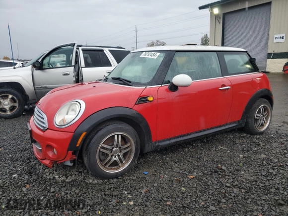 2011 MINI Hardtop z VIN WMWSU3C52BT099618, wystawiony jako Copart lot #78232484 z przebiegiem 98 302 mil mil oraz Czysty tytuł • Clean title. Historia ofert i sprzedaży dostępna na DreamBid. Obrazek 1.