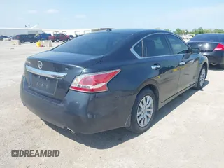 2015 Nissan Altima 2.5 z VIN 1N4AL3AP9FN349264, wystawiony jako IAAI lot #42031156 z przebiegiem 107 783 mil mil oraz . Historia ofert i sprzedaży dostępna na DreamBid. Obrazek 4.