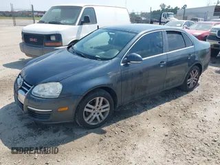2007 Volkswagen Jetta 2.5 z VIN 3VWRF71K67M131095, wystawiony jako IAAI lot #42561971 z przebiegiem 127 592 mil mil oraz . Historia ofert i sprzedaży dostępna na DreamBid. Obrazek 2.