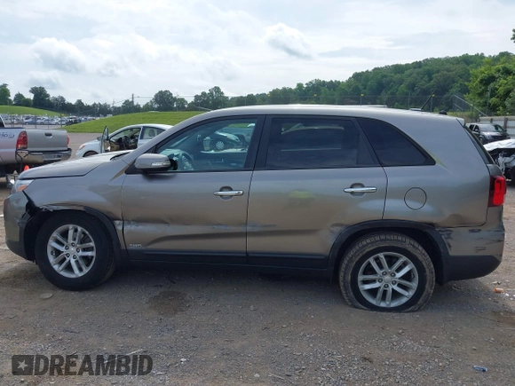 2015 Kia Sorento LX with VIN 5XYKTCA6XFG650154, listed as a IAAI auction lot 42462530 with 120,966 mi miles and . Bid and sale history available at DreamBid. Image 14.