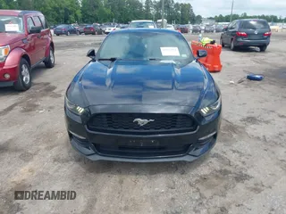 2016 Ford Mustang V6 z VIN 1FA6P8AM8G5251387, wystawiony jako IAAI lot #42231334 z przebiegiem 104 618 mil mil oraz . Historia ofert i sprzedaży dostępna na DreamBid. Obrazek 12.