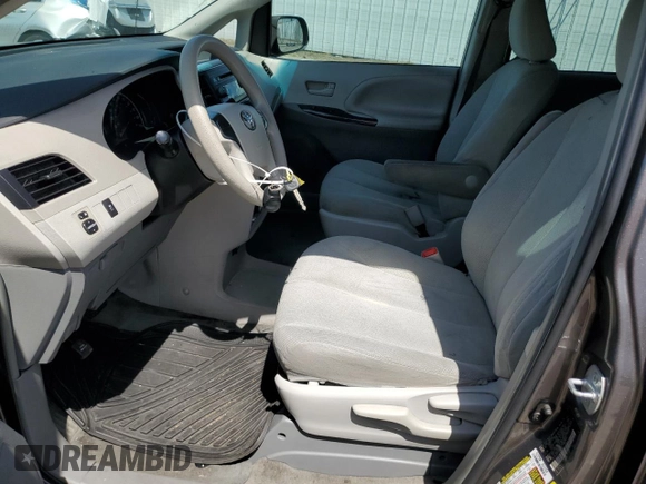 2014 Toyota Sienna L z VIN 5TDZK3DC0ES409479, wystawiony jako Copart lot #51643485 z przebiegiem 119 709 mil mil oraz Szkoda całkowita • Salvage title. Historia ofert i sprzedaży dostępna na DreamBid. Obrazek 7.