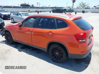 2013 BMW X1 28i z VIN WBAVM1C51DVW42255, wystawiony jako IAAI lot #42525744 z przebiegiem 108 644 mil mil oraz . Historia ofert i sprzedaży dostępna na DreamBid. Obrazek 3.